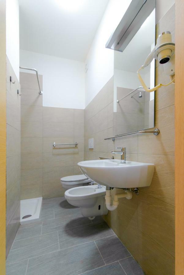 Casa Livio - Rooms And Studios Como Exterior foto